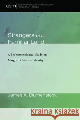 Strangers in a Familiar Land James A. Blumenstock 9781725259317 Pickwick Publications - książka