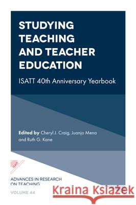 Studying Teaching and Teacher Education: ISATT 40th Anniversary Yearbook  9781837536238 Emerald Publishing Limited - książka