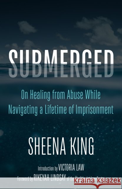 Submerged: On Healing from Abuse While Navigating a Lifetime of Imprisonment Sheena King 9798887441344 PM Press - książka
