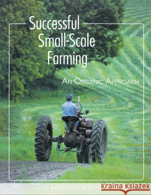 Successful Small-Scale Farming: An Organic Approach Karl Schwenke 9780882666426 Storey Books - książka