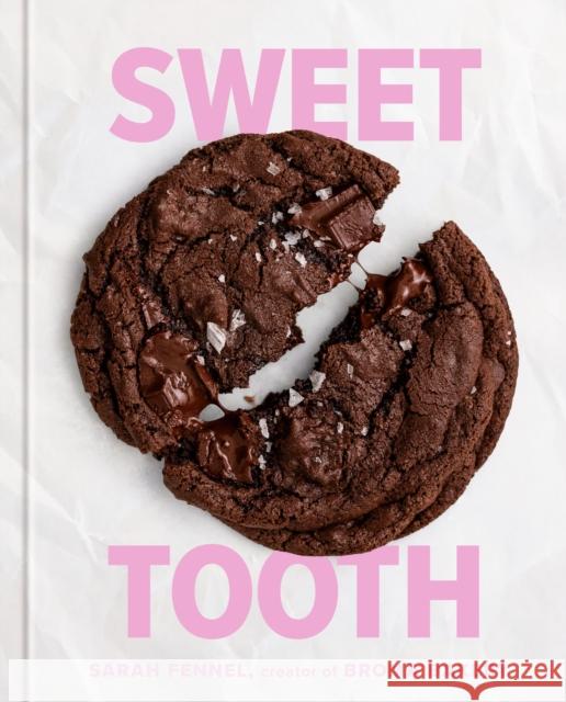 Sweet Tooth: 100 Desserts to Save Room For Sarah Fennel 9780593581995 Random House USA Inc - książka