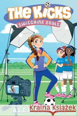 Switching Goals Alex Morgan 9781534427969 Simon & Schuster Books for Young Readers - książka