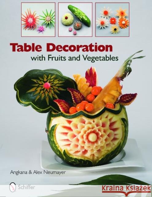 Table Decoration with Fruits and Vegetables Neumayer, Angkana And Alex 9780764335105 Schiffer Publishing - książka