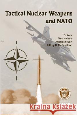 Tactical Nuclear Weapons and NATO Tom Nichols Douglas Stuart Jeffrey D. McCausland 9781479181957 Createspace - książka