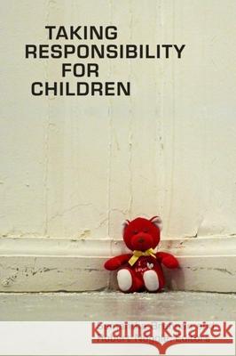 Taking Responsibility for Children  9781554580156 WILFRID LAURIER UNIVERSITY PRESS - książka