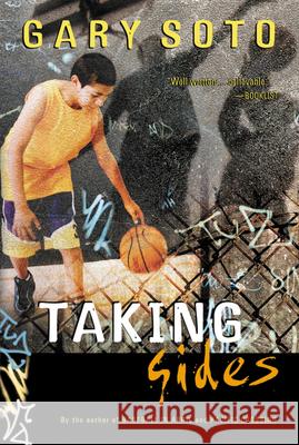 Taking Sides Gary Soto 9780152046941 Harcourt Paperbacks - książka