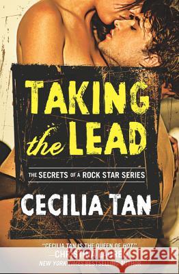 Taking the Lead Cecilia Tan 9781455533633 Forever - książka