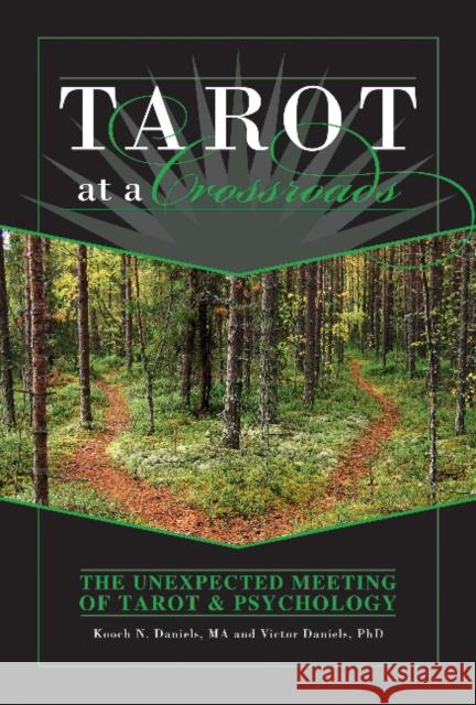 Tarot at a Crossroads: The Unexpected Meeting of Tarot & Psychology Kooch N. Daniels Victor Daniels 9780764351860 Schiffer Publishing - książka
