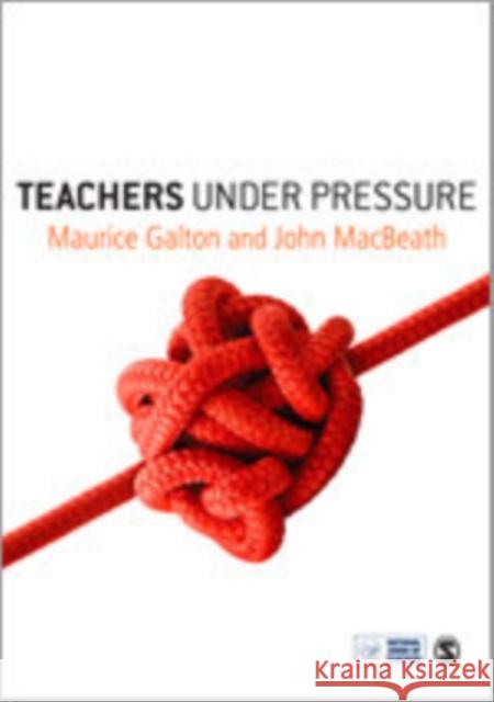Teachers Under Pressure John MacBeath Maurice J. Galton 9781847873217 Sage Publications (CA) - książka