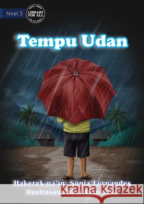 Tempu Udan - Rainy Season Soares Fernandes, Ayan Saha 9781922647887 Library for All - książka