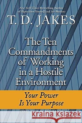 Ten Commandments of Working in a Hostile Environment: Your Power Is Your Purpose T. D. Jakes 9780425230374 Berkley Publishing Group - książka