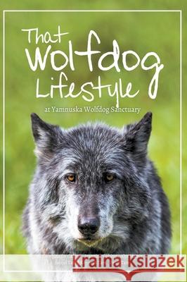 That Wolfdog Lifestyle: at Yamnuska Wolfdog Sanctuary Kenneth Tam, Jeannine Göhing, Jacqui Tam 9781989815021 Iceberg Publishing - książka