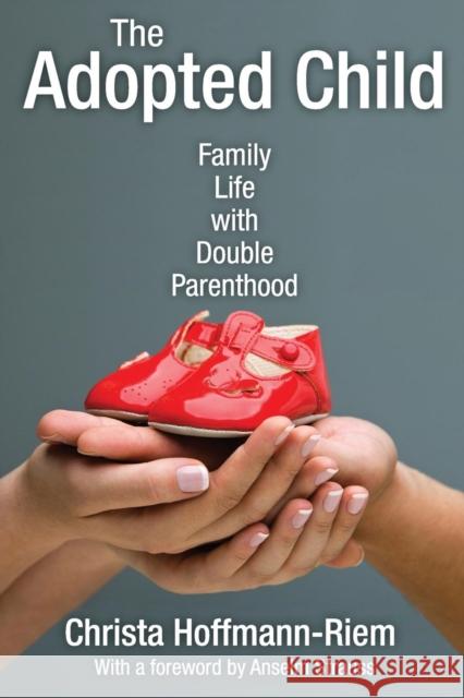 The Adopted Child: Family Life with Double Parenthood Christa Hoffmann-Riem Anselm L. Strauss 9781412862967 Transaction Publishers - książka