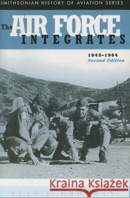 The Air Force Integrates, 1945-1964, Second Edition Alan L. Gropman 9781935623557 Smithsonian Institution Scholarly Press - książka