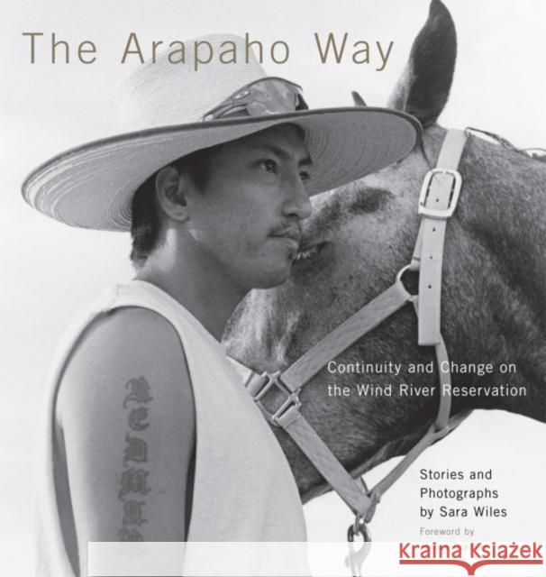 The Arapaho Way: Continuity and Change on the Wind River Reservation Sara Wiles Jordan Dresser 9780806162904 University of Oklahoma Press - książka