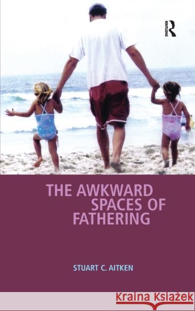 The Awkward Spaces of Fathering Stuart C. Aitken 9780754670056 ASHGATE PUBLISHING GROUP - książka