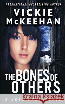 The Bones of Others Vickie McKeehan 9780615751917 Beachdevils Press - książka