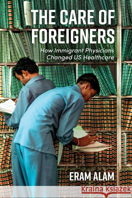 The Care of Strangers: How Immigrant Physicians Changed U.S. Healthcare Eram Alam 9781421452784 Johns Hopkins University Press - książka