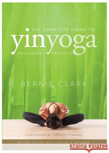 The Complete Guide to Yin Yoga: The Philosophy and Practice of Yin Yoga Bernie Clark Sarah Powers 9780968766583 Wild Strawberry - książka