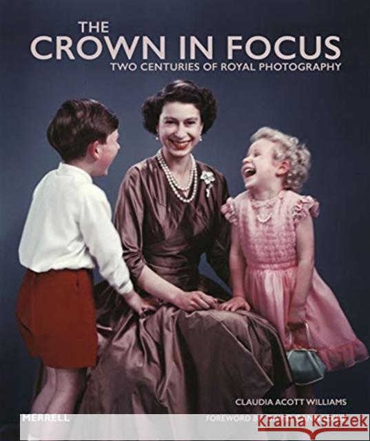 The Crown in Focus: Two Centuries of Royal Photography Claudia Acot David Cannadine 9781858946863 Merrell Publishers Ltd - książka