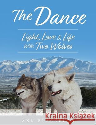 The Dance: Light, Love & Life With Two Wolves Ann Blackburn 9781643888101 Luminare Press - książka