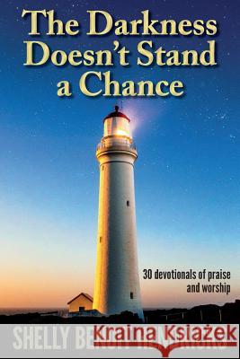 The Darkness Doesn't Stand a Chance: 30 devotionals of praise and worship Hendricks, Shelly Benoit 9781976462184 Createspace Independent Publishing Platform - książka