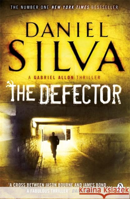 The Defector Daniel Silva 9780141042763 Penguin Books Ltd - książka