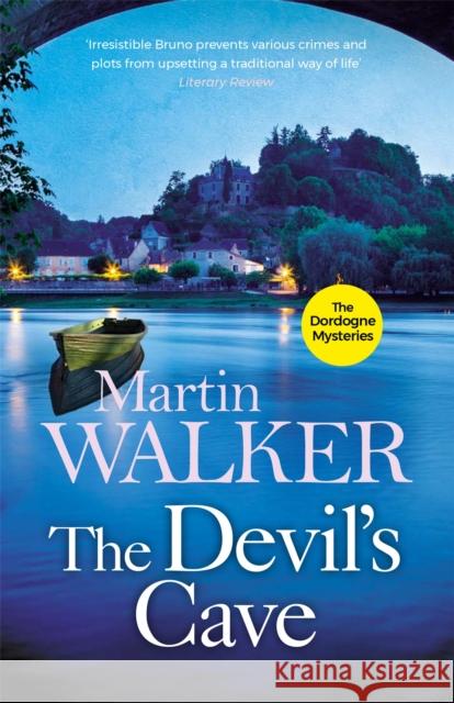 The Devil's Cave: The Dordogne Mysteries 5 Martin Walker 9781780870700 Quercus Publishing - książka