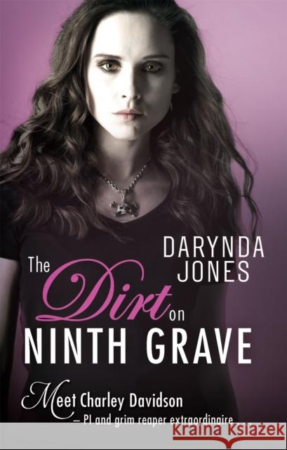 The Dirt on Ninth Grave Darynda Jones 9780349411415 Little, Brown Book Group - książka