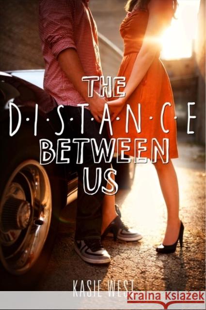 The Distance Between Us Kasie West 9780062235657 HarperCollins Publishers Inc - książka