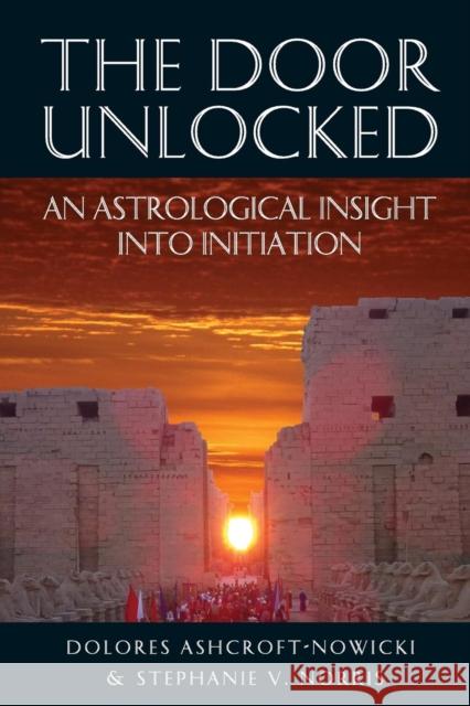 The Door Unlocked - An Astrological Insight Into Initiation Ashcroft-Nowicki, Dolores 9781902405476 Wessex Astrologer - książka