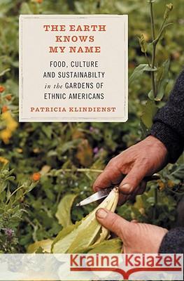 The Earth Knows My Name: Food, Culture, and Sustainability in the Gardens of Ethnic Americans Patricia Klindienst 9780807085714 Beacon Press - książka