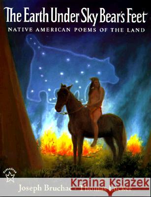 The Earth Under Sky Bear's Feet: Native American Poems of the Land Bruchac, Joseph 9780698116474 Putnam Publishing Group - książka