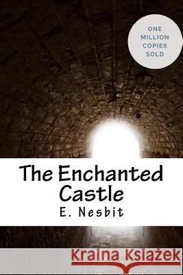 The Enchanted Castle E. Nesbit 9781717040299 Createspace Independent Publishing Platform - książka