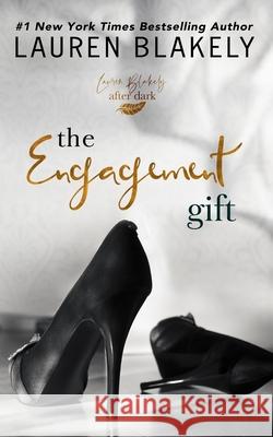 The Engagement Gift: An After Dark Standalone Romance Lauren Blakely 9781710324570 Independently Published - książka