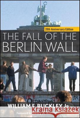 The Fall of the Berlin Wall William F., Jr. Buckley 9780470496688 John Wiley & Sons - książka