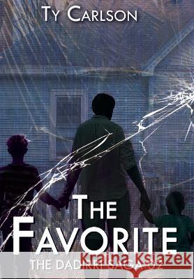 The Favorite Ty Carlson 9781644507780 4 Horsemen Publications, Inc. - książka