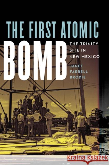 The First Atomic Bomb: The Trinity Site in New Mexico Brodie, Janet Farrell 9781496232977 University of Nebraska Press - książka