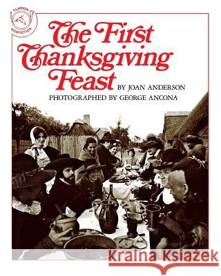 The First Thanksgiving Feast Joan Anderson George Ancona George Ancona 9780395518861 Clarion Books - książka