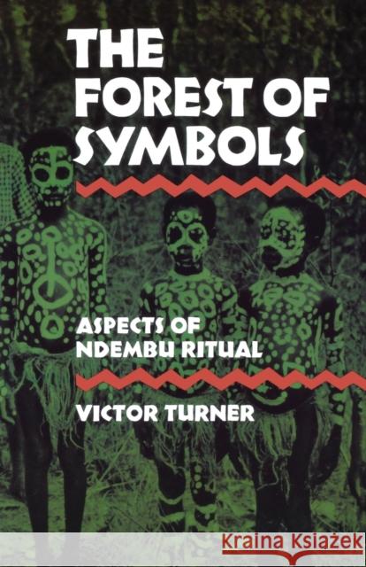 The Forest of Symbols: Aspects of Ndembu Ritual Turner, Victor 9780801491016 Cornell University Press - książka