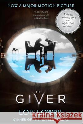 The Giver Movie Tie-In Edition Lowry, Lois 9780544340688 Hmh Books for Young Readers - książka