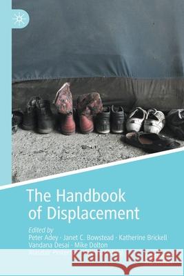 The Handbook of Displacement  9783030471804 Springer International Publishing - książka