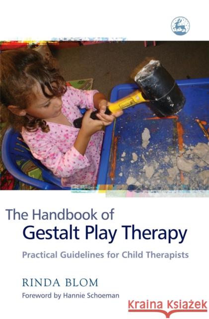 The Handbook of Gestalt Play Therapy: Practical Guidelines for Child Therapists Blom, Rinda 9781843104599 Jessica Kingsley Publishers - książka