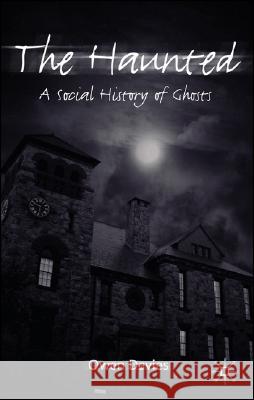 The Haunted: A Social History of Ghosts Owen Davies 9781403939241 Palgrave USA - książka