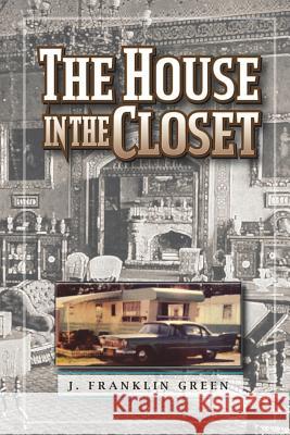 The House in the Closet John Green (East Carolina University) 9781387421459 Lulu.com - książka