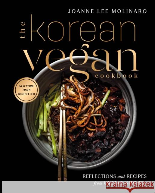 The Korean Vegan Cookbook: Reflections and Recipes from Omma's Kitchen Joanne Lee Molinaro 9780593084274 Penguin Putnam Inc - książka