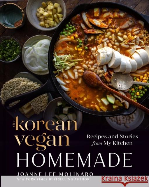 The Korean Vegan: Homemade: Recipes and Stories from My Kitchen Molinaro, Joanne Lee 9780593541296 Avery Publishing Group - książka