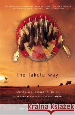 The Lakota Way: Stories and Lessons for Living Joseph M. Marshall, III 9780142196090 Penguin Putnam Inc - książka