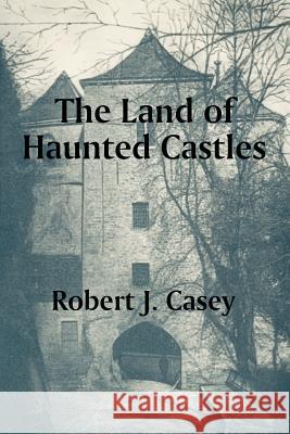 The Land of Haunted Castles Robert J. Casey 9781410101389 Fredonia Books (NL) - książka