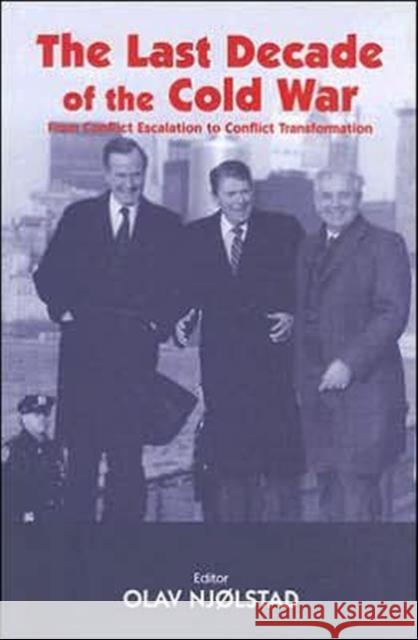 The Last Decade of the Cold War : From Conflict Escalation to Conflict Transformation Olav Njolstad 9780714654645 Frank Cass Publishers - książka